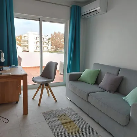 2 Bedroom In Centre Of - Valemar Apartment